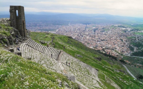 Эллинистический театр в Верхнем Акрополе Пергама в Турции является самым масштабным театром древнего мира.