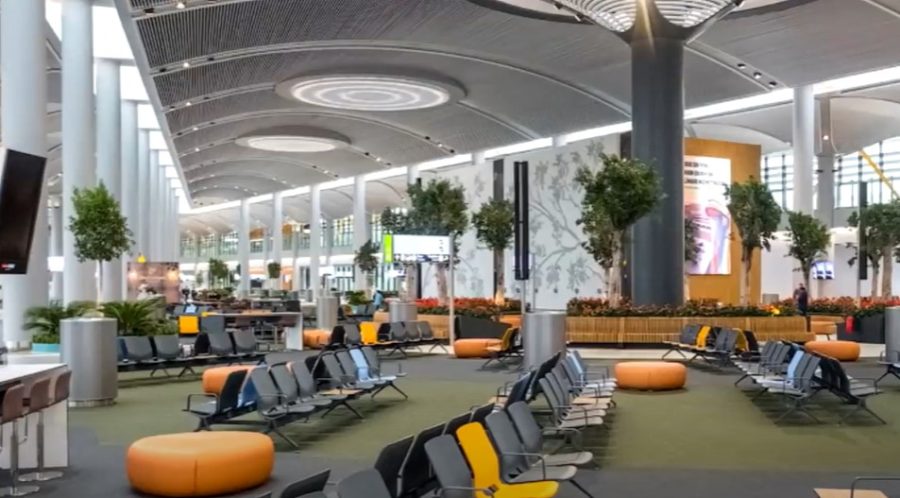 Внутренние залы нового аэропорта Стамбула