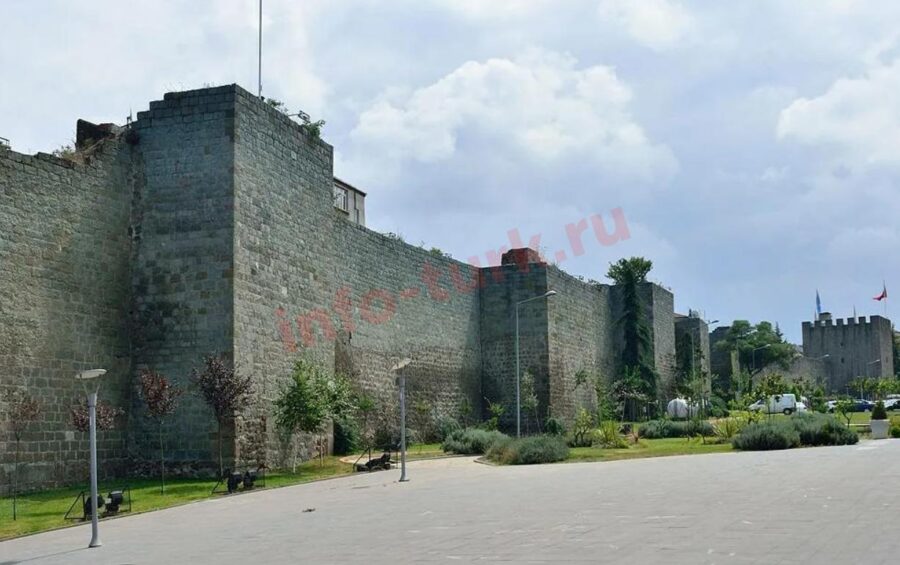 Старая крепость Трапезунда