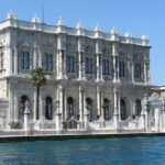 Дворец Долмабахче в Стамбуле: история, фото, цена часы работы 19 долмабахче, Дворец Долмабахче в Стамбуле: история, фото, цена часы работы